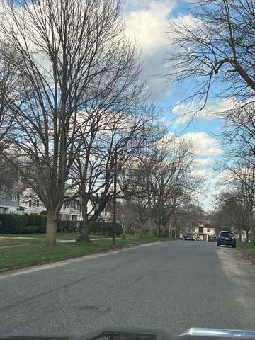122 Bellevue Ave, Springfield, MA 01108