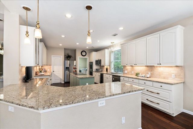 58 Cottondale RD, The Hills, TX 78738