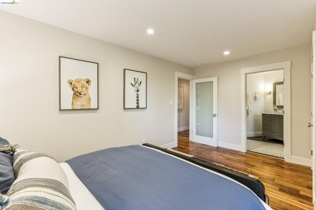 6742 Pinehaven Rd, Oakland, CA 94611