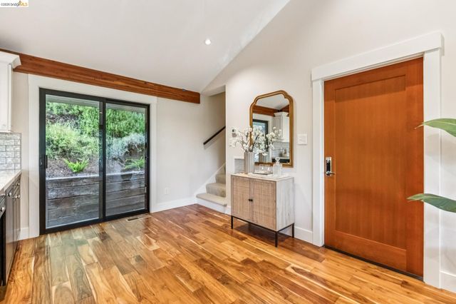 6742 Pinehaven Rd, Oakland, CA 94611