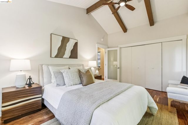 6742 Pinehaven Rd, Oakland, CA 94611