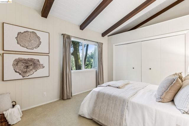 6742 Pinehaven Rd, Oakland, CA 94611