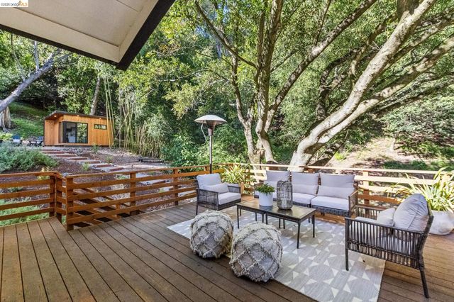 6742 Pinehaven Rd, Oakland, CA 94611