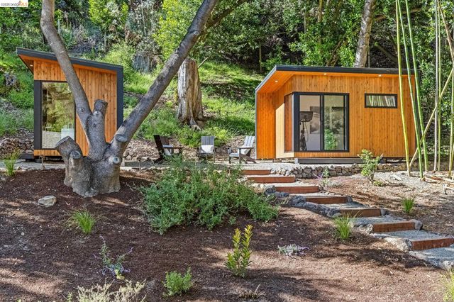 6742 Pinehaven Rd, Oakland, CA 94611