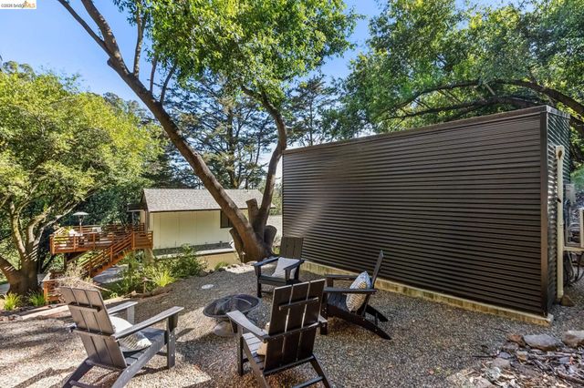 6742 Pinehaven Rd, Oakland, CA 94611
