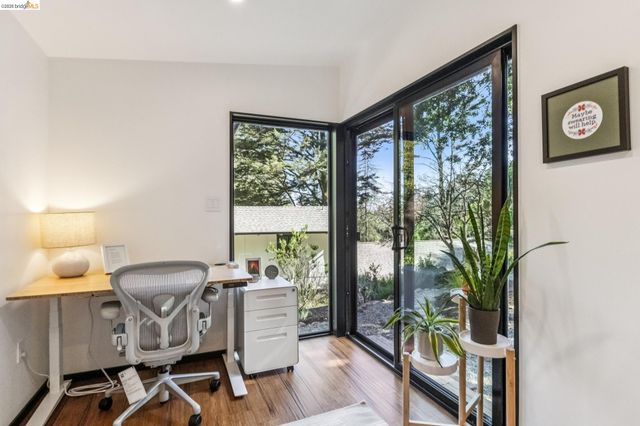 6742 Pinehaven Rd, Oakland, CA 94611