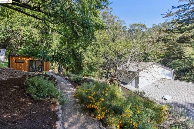 6742 Pinehaven Rd, Oakland, CA 94611