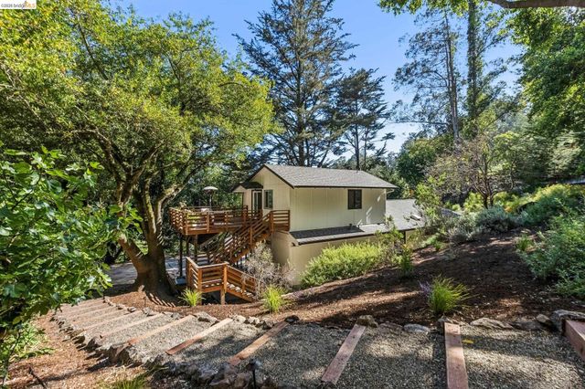 6742 Pinehaven Rd, Oakland, CA 94611