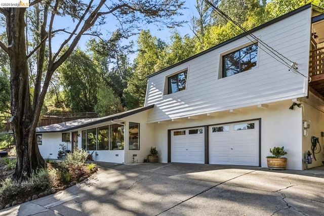 6742 Pinehaven Rd, Oakland, CA 94611