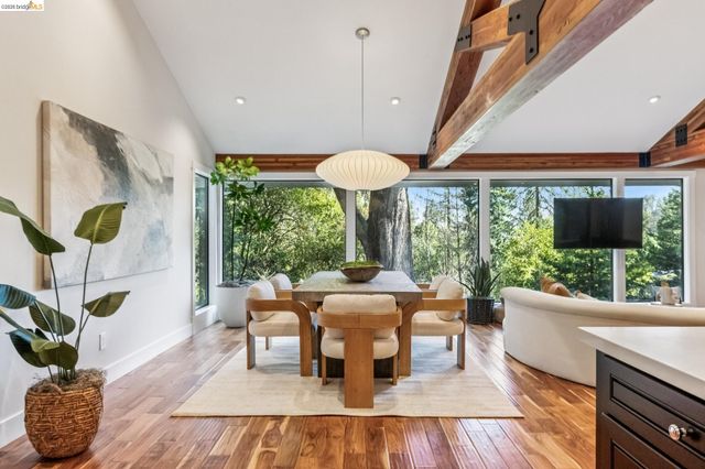 6742 Pinehaven Rd, Oakland, CA 94611