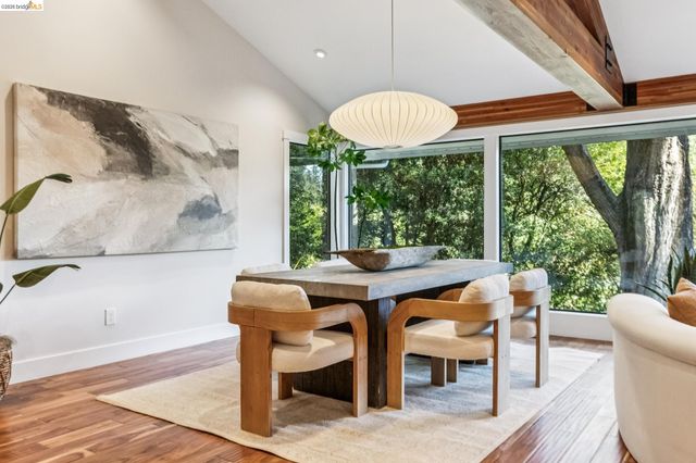 6742 Pinehaven Rd, Oakland, CA 94611