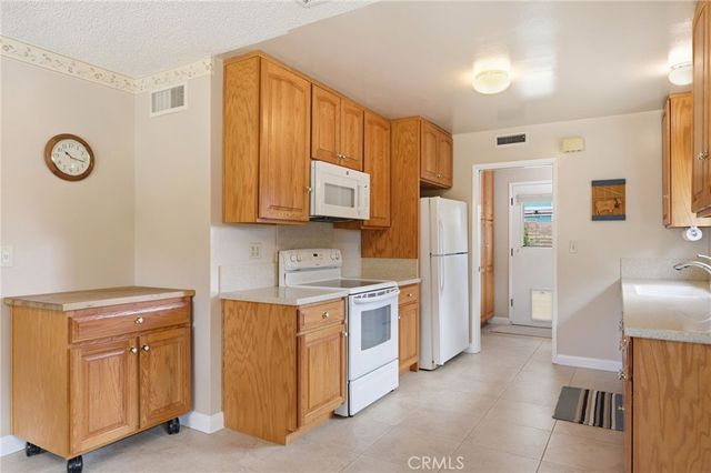 10400 Hanna Avenue, Chatsworth, CA 91311