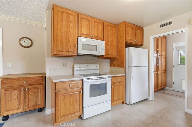 10400 Hanna Avenue, Chatsworth, CA 91311