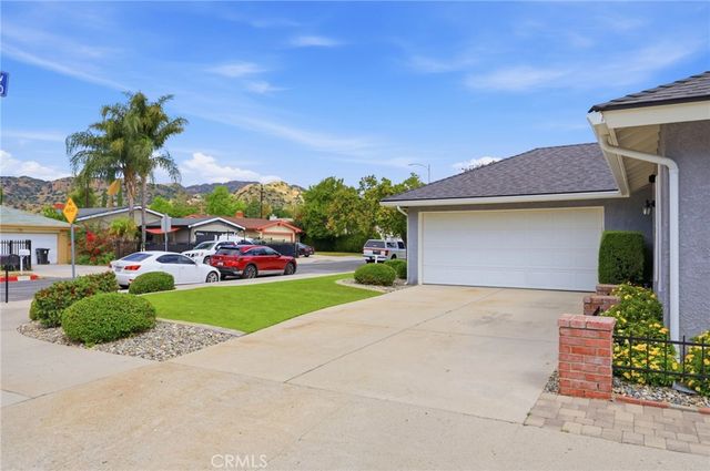 10400 Hanna Avenue, Chatsworth, CA 91311
