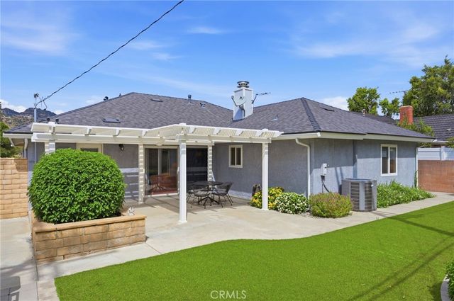 10400 Hanna Avenue, Chatsworth, CA 91311