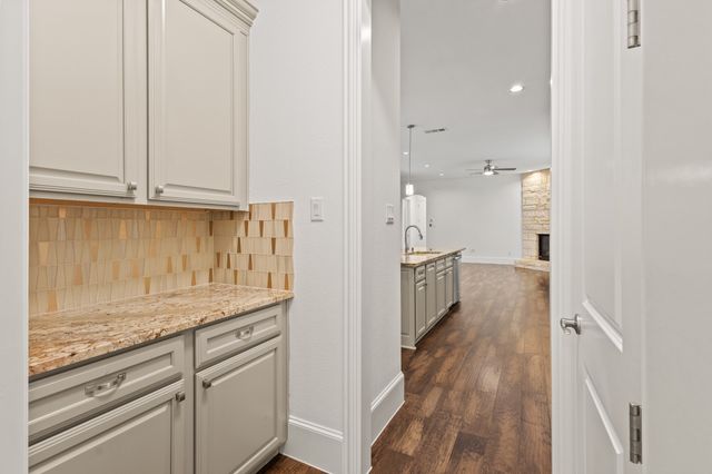 4207 Peach Blossom Drive, Arlington, TX 76005