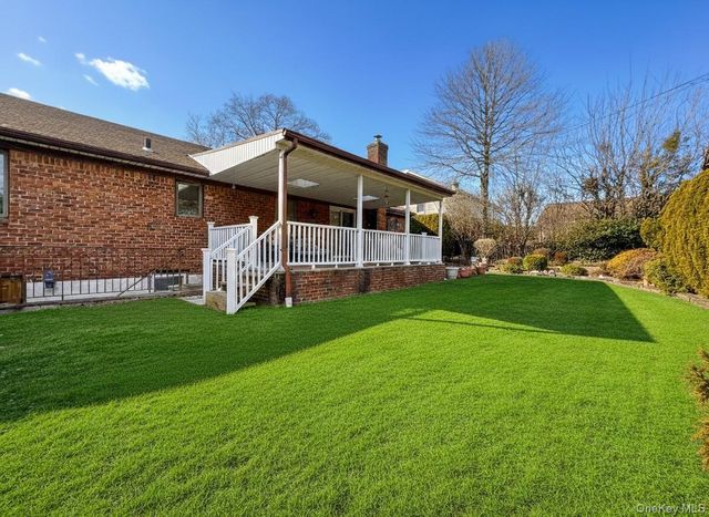 23 Center Drive, New Hyde Park, NY 11040