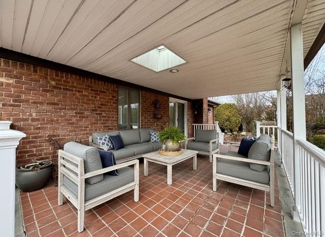 23 Center Drive, New Hyde Park, NY 11040