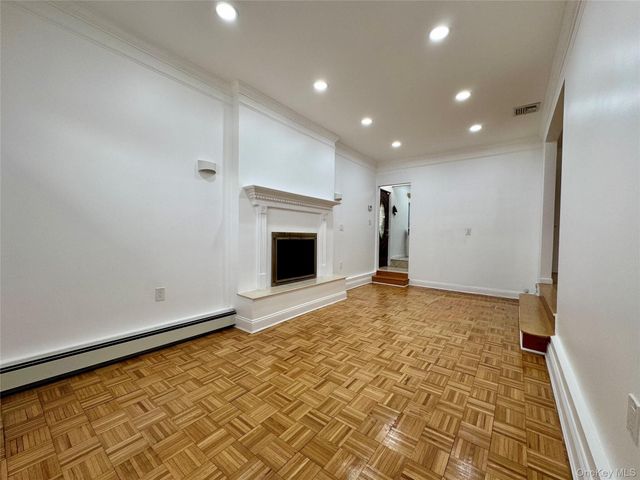 23 Center Drive, New Hyde Park, NY 11040