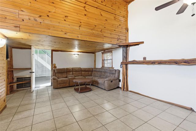 196 Southern DR, Johnson City, TX 78636