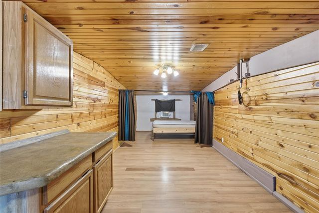 196 Southern DR, Johnson City, TX 78636