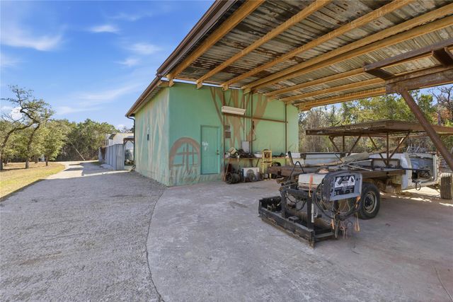 196 Southern DR, Johnson City, TX 78636