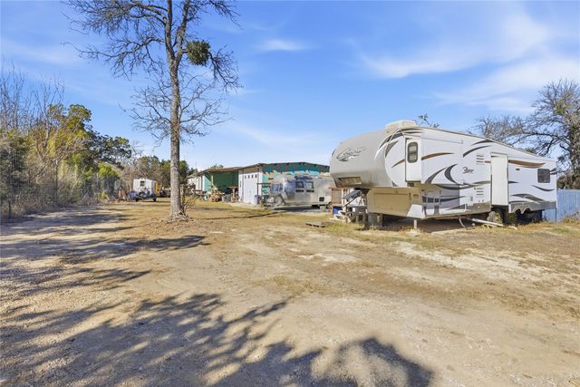196 Southern DR, Johnson City, TX 78636