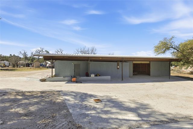 196 Southern DR, Johnson City, TX 78636