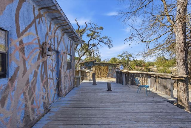 196 Southern DR, Johnson City, TX 78636
