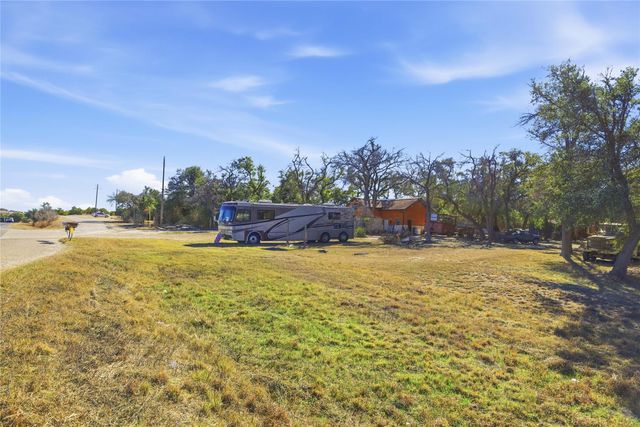 196 Southern DR, Johnson City, TX 78636
