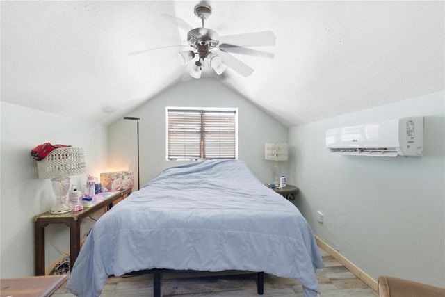 196 Southern DR, Johnson City, TX 78636
