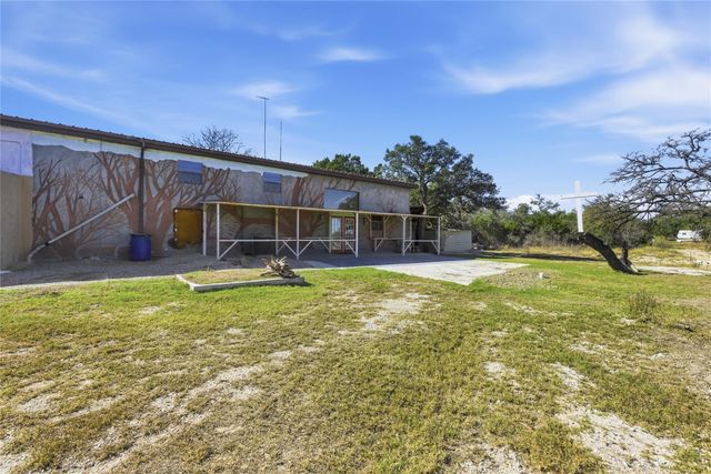 196 Southern DR, Johnson City, TX 78636