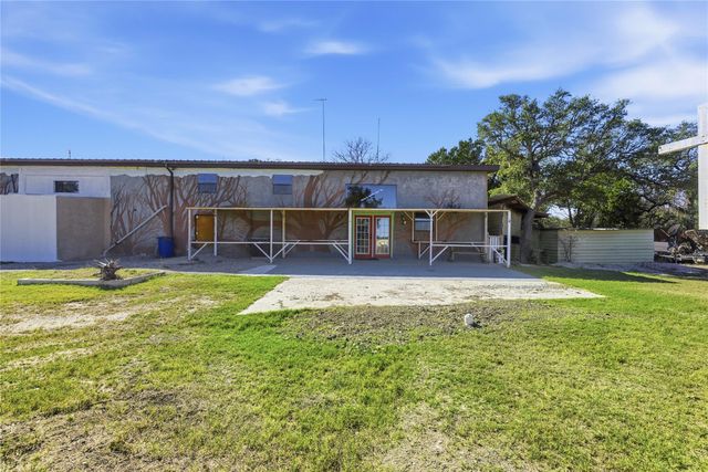196 Southern DR, Johnson City, TX 78636