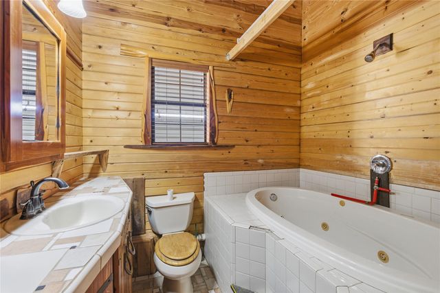 196 Southern DR, Johnson City, TX 78636