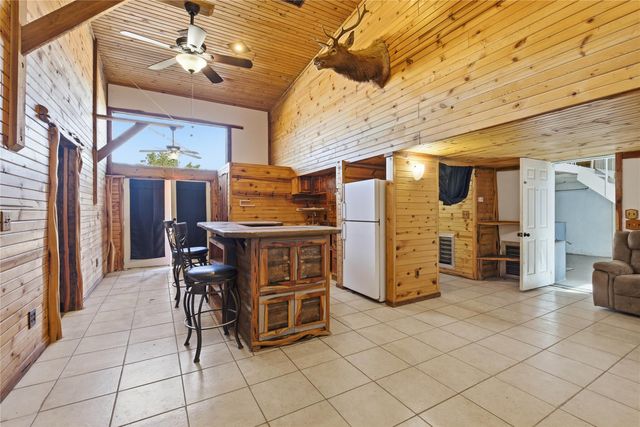 196 Southern DR, Johnson City, TX 78636
