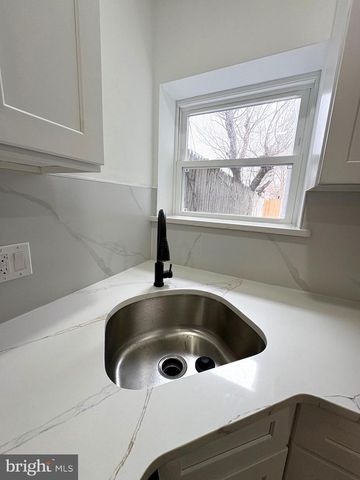 1919 E HUNTINGDON ST, Philadelphia, PA 19125