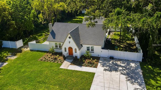 3104 W LAMBRIGHT STREET, Tampa, FL 33614