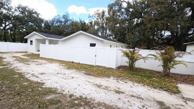 3104 W LAMBRIGHT STREET, Tampa, FL 33614