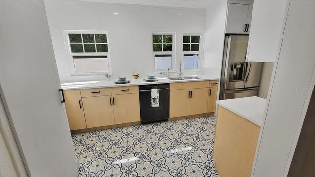 3104 W LAMBRIGHT STREET, Tampa, FL 33614