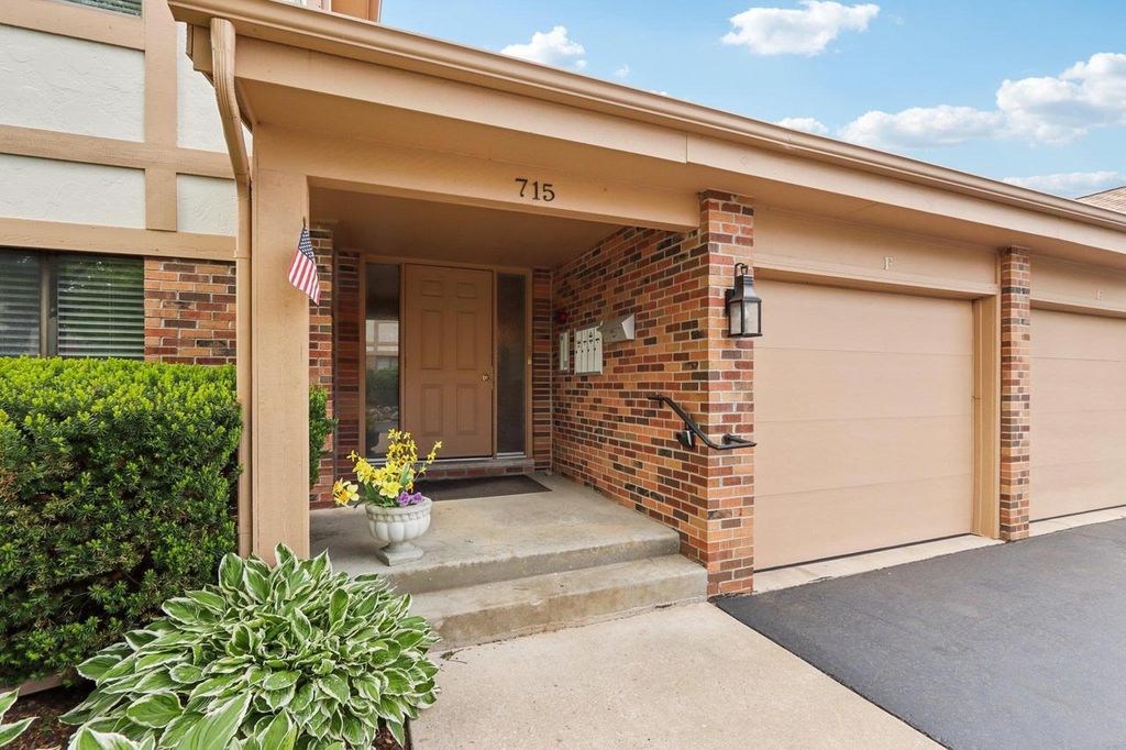 715 S Lake Shore Drive #7F, Lake Geneva, WI 53147