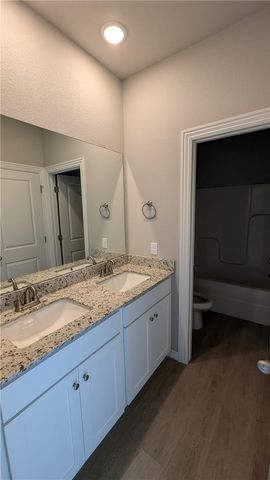 1606 SW Casuarina Drive 1, Bentonville, AR 72712