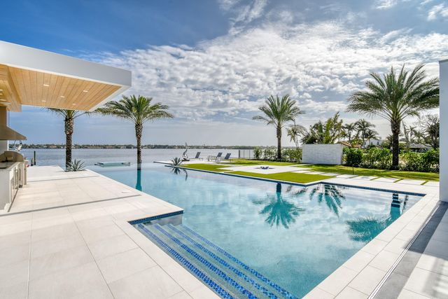 3030 WASHINGTON Road, West Palm Beach, FL 33405
