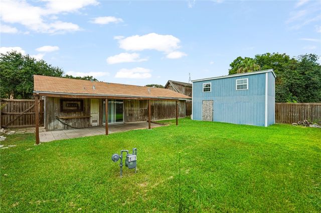 5725 Woodhaven Dr, Corpus Christi, TX 78412