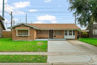 5725 Woodhaven Dr, Corpus Christi, TX 78412
