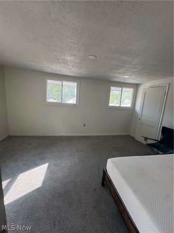 2252 Youngstown Road SE, Warren, OH 44484