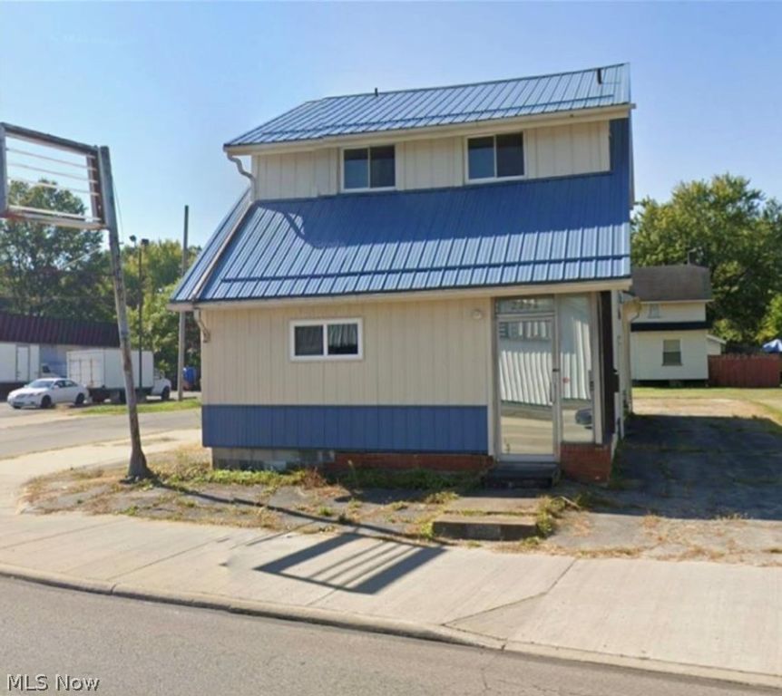 2252 Youngstown Road SE, Warren, OH 44484