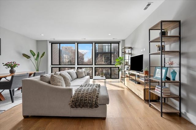 2730 W Armitage Avenue 3E, Chicago, IL 60647