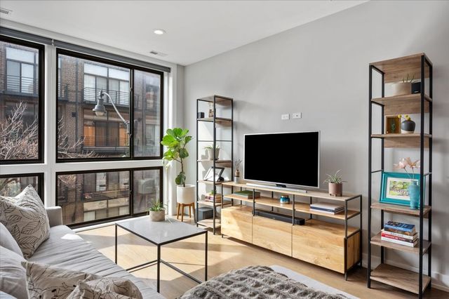 2730 W Armitage Avenue 3E, Chicago, IL 60647