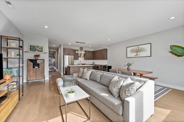 2730 W Armitage Avenue 3E, Chicago, IL 60647