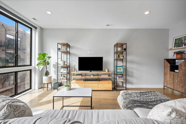 2730 W Armitage Avenue 3E, Chicago, IL 60647